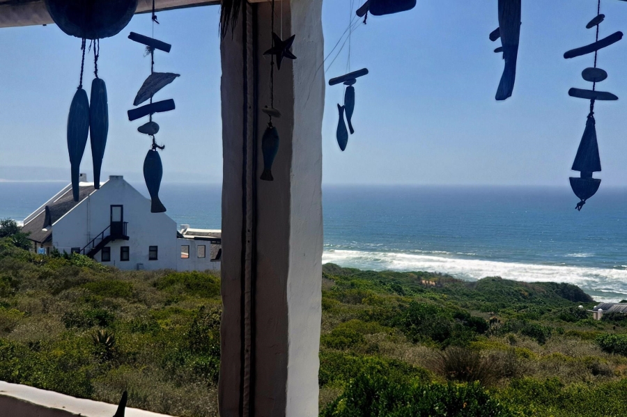 5 Bedroom Property for Sale in Boggomsbaai Western Cape